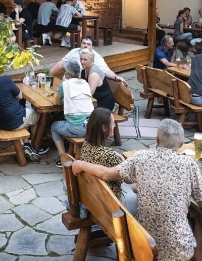 Der Biergarten im Enzkreis ist ein beliebtes Ausflugsziel für Menschen aus Pforzheim und Umgebung